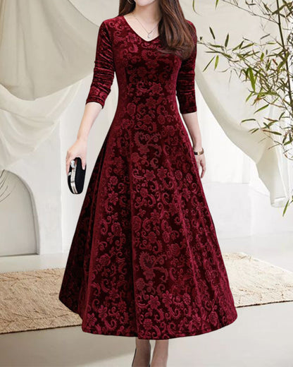 Elegantes Samtkleid Mit Langen Ärmeln