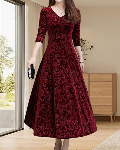 Elegantes Samtkleid Mit Langen Ärmeln