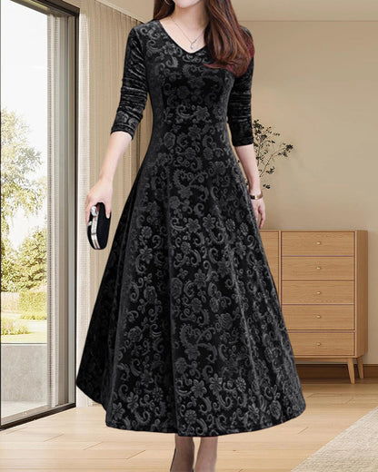 Elegantes Samtkleid Mit Langen Ärmeln