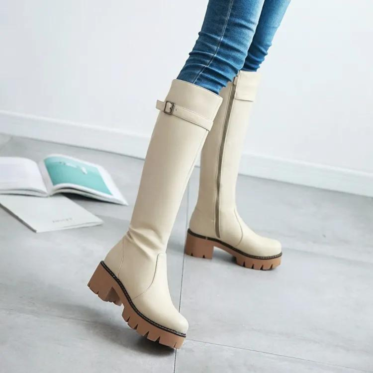 Kari - Stylische Damenstiefel mit seitlicher Schnalle