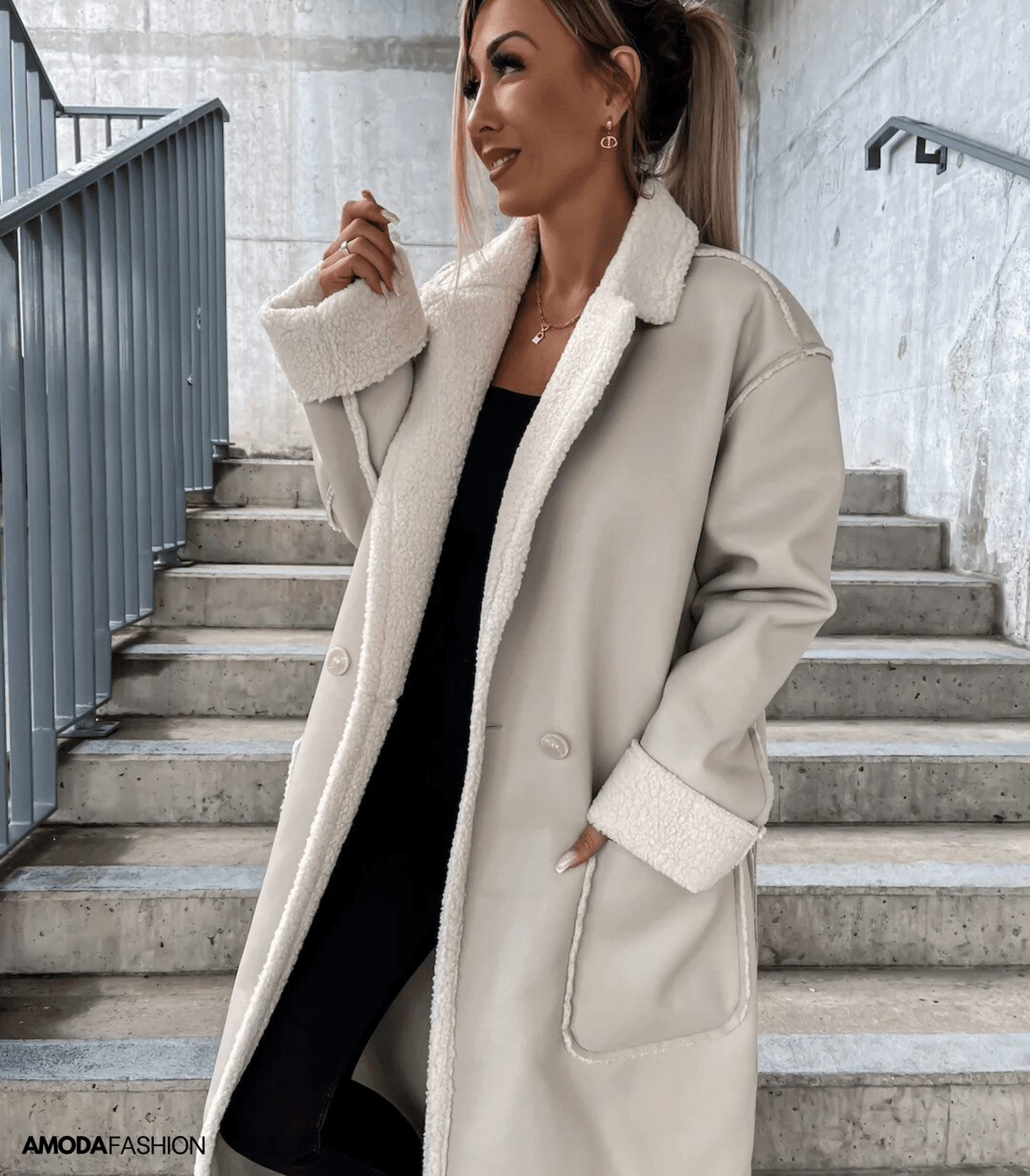 Jacke Aus Leder Und Fleece Zum Schnüren